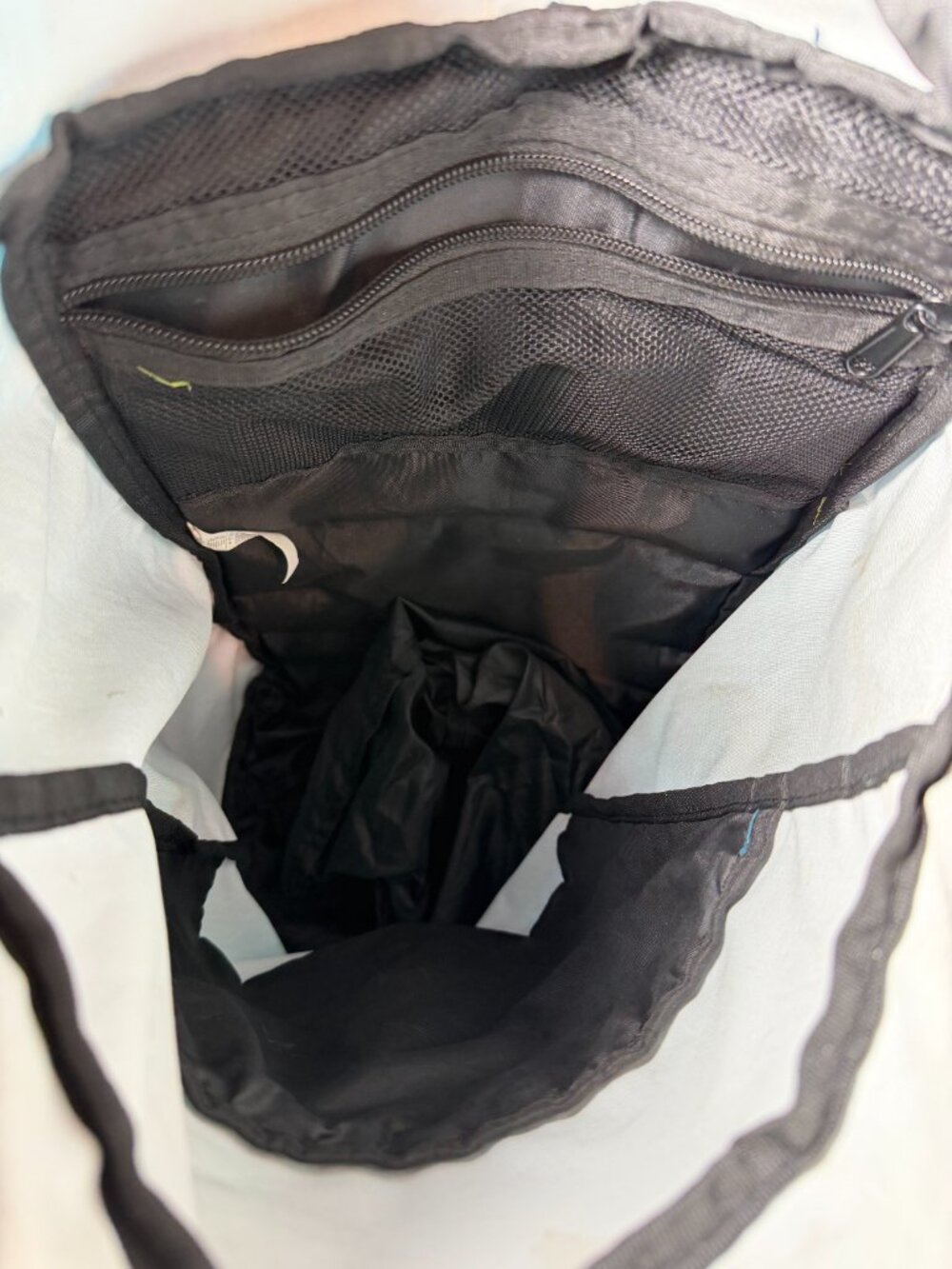 RARE! Hoka Western States Endurance Run 2022 Ultramarathon Competitor's Bag - Picture 10 of 15